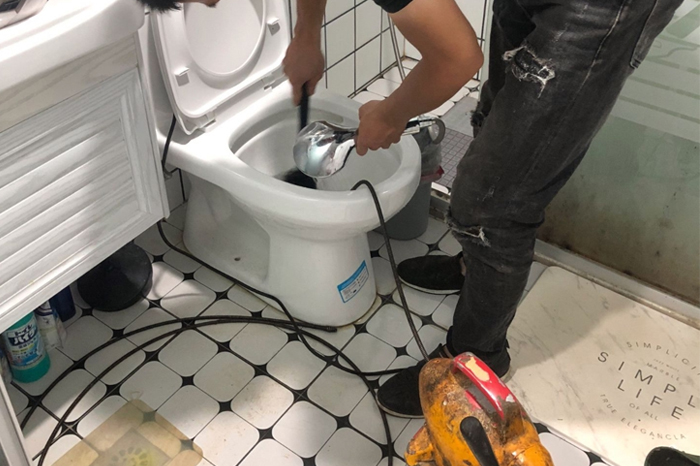 老城疏通下水道