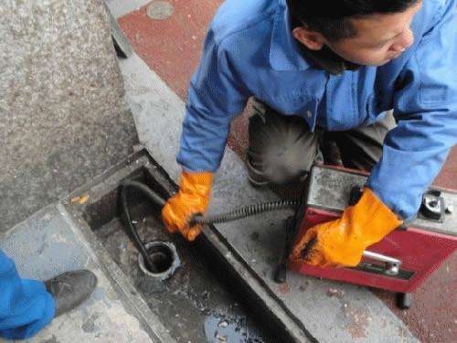 老城疏通下水道