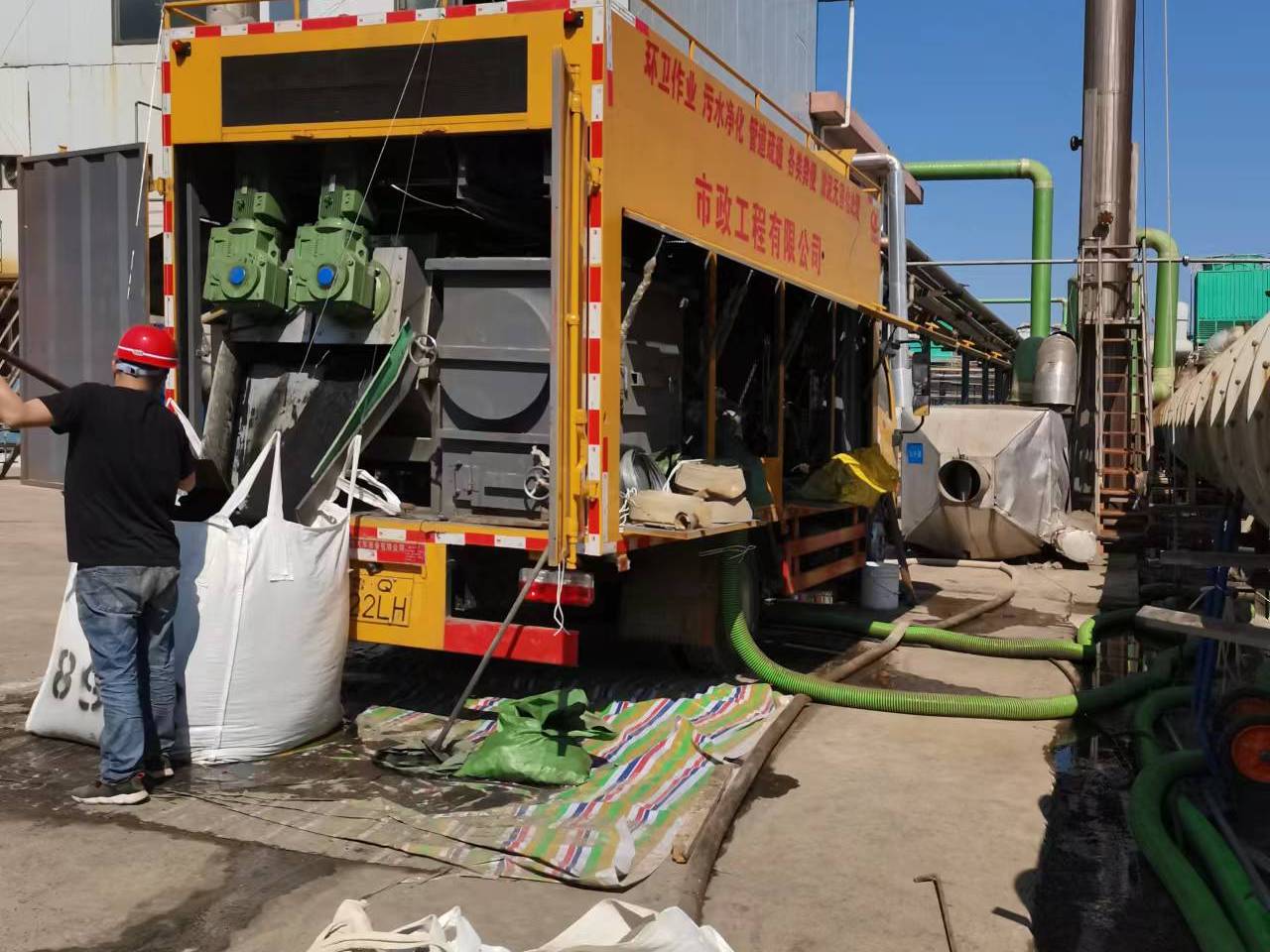 老城淤泥压干处理